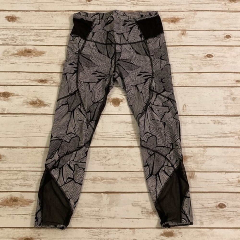 Lululemon Goal Crusher 7/9 Dottie Tribe Mesh In Black and White Leggings Size 10